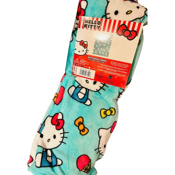 Hello Kitty hello happy 40 x 50 preschool throw with soft cloud  rainbow pillow - Picture 4 of 5